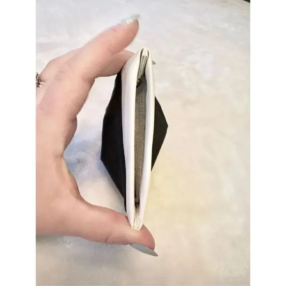 Quay black and white sunglasses case